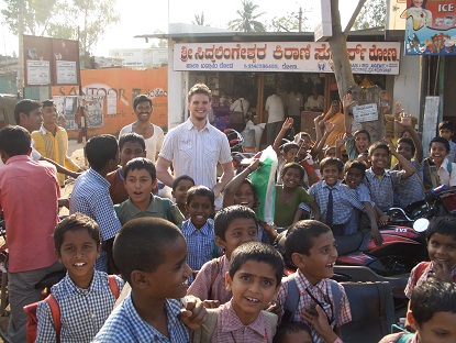 Hannes und Kinder in Indien 2010